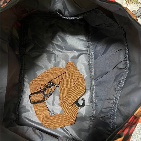 NWOT Travel Bag/ Duffle/ Weekender/ Gym Bag - Picture 3 of 6